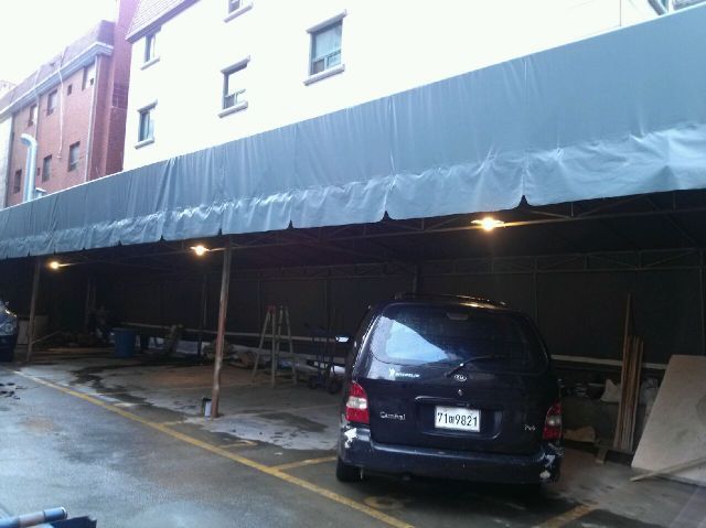 모텔WELL 주차장천막